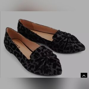 torrid Shimmer Bow Pointed Toe Loafer size 6 NWT